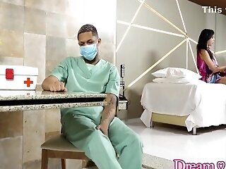Medic Gives Tranny A Tugjob While Frigging Her Bootie With Rafaella Ferraz
