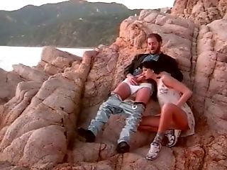 Romantic Antique Lady Provides Her Bearded Bf With A Good Bj On The Cliffs